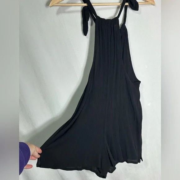 No Boundaries Women Black Gauze Halter Romper Tie Shoulder Sleeveless Jumpsuit M - Picture 3 of 3